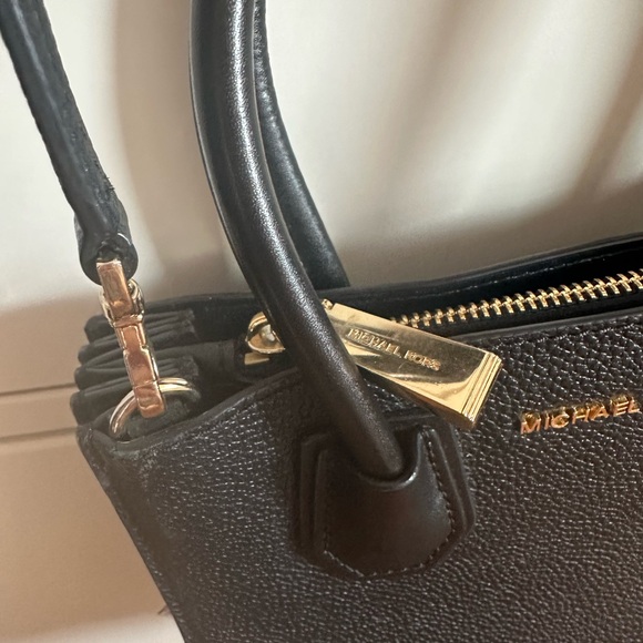 Gorgeous black medium Michael kors authentic bag! - Picture 5 of 7